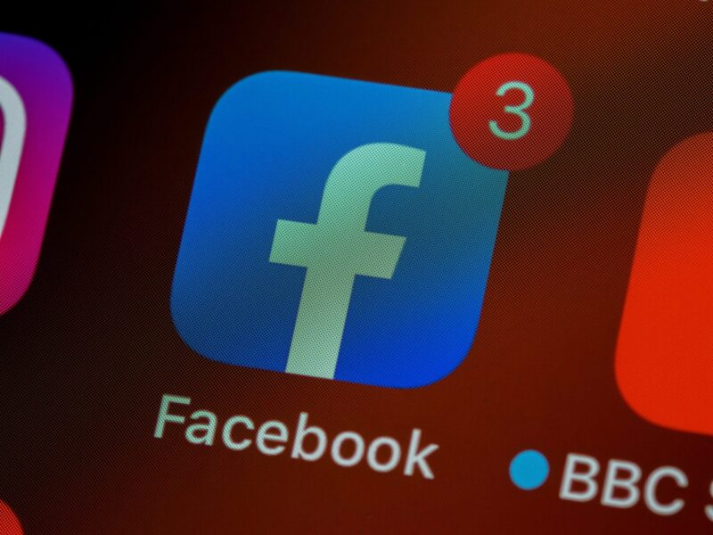 iphone, ios, home screen, close up, pixels, retina, smartphone, icon, facebook
